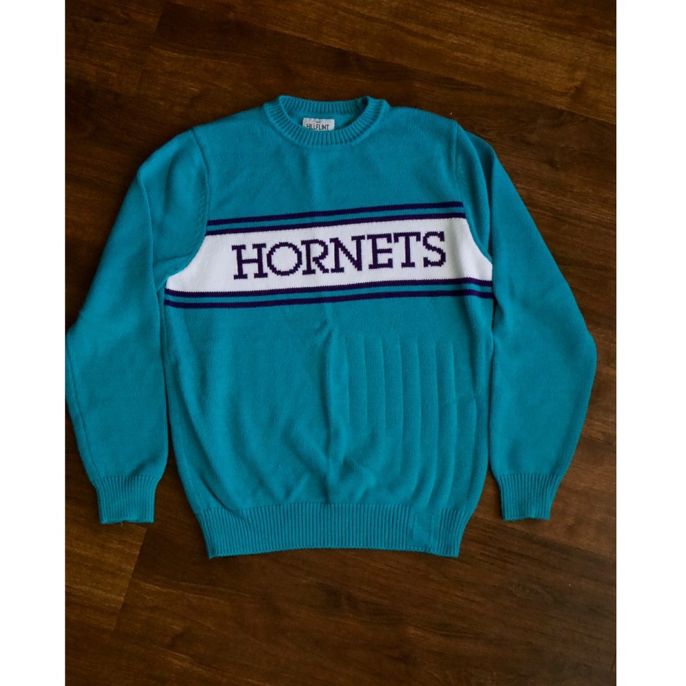 ✨Host Pick✨ Retro Hornets Crewneck